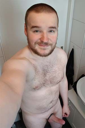 Average guy with a normal sized cock in Cuyahoga Falls, OH want to hookup with studs in the area