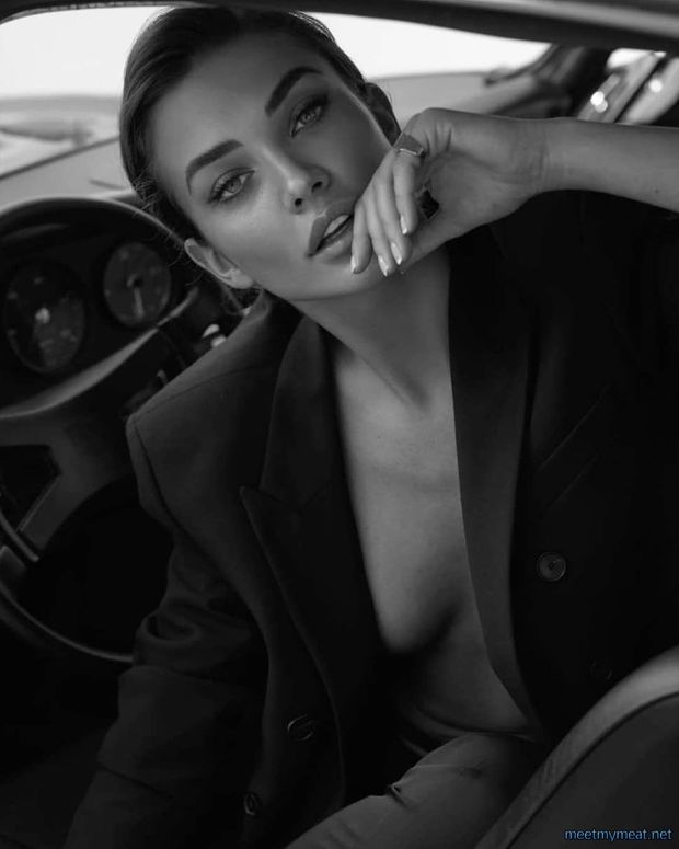 shes  stunning