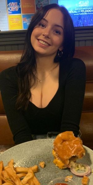 Sienna black top at restaurant