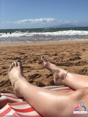 Naughty GF: Anklet (pics)