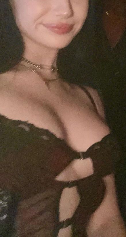I know what I'd be doing if I found her in a club...