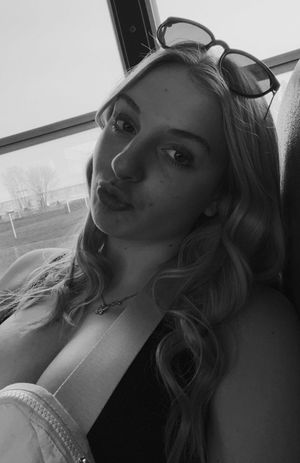 Keyra black & white selfie duckface cleavage