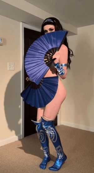 Cute Kitana Cosplay