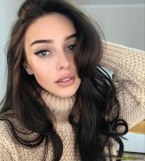 That hot woman is looking so damn stunning