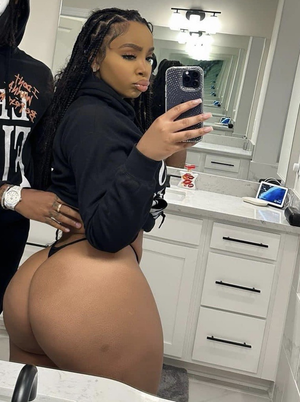 LightSkinKeisha booty in a thong