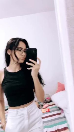 Saraith Chavez nonude selfie vid