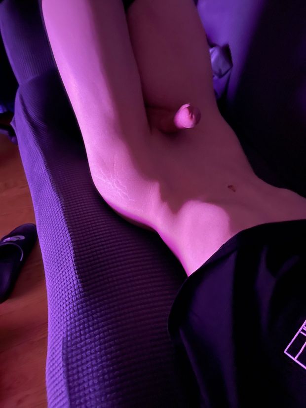 Slim boi is horny