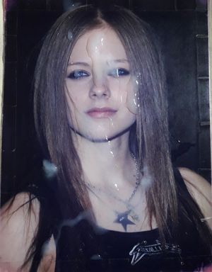 Avril Lavigne's pretty face drenched