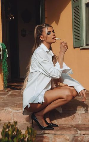 Love this gorgeous Woman's eyes!