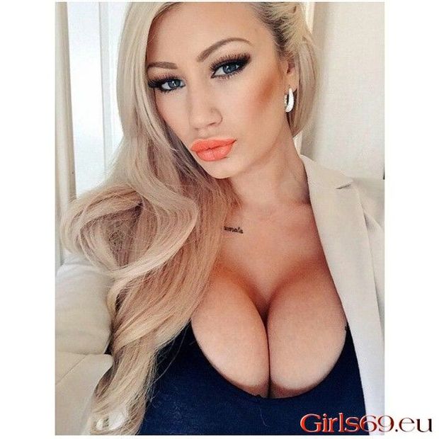 stunning babe