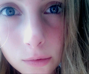 Sending a selfie to my neighbour