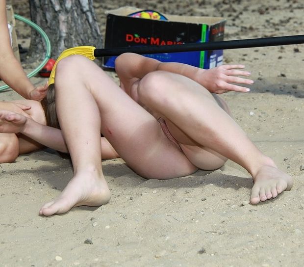 showing fuckable pussy