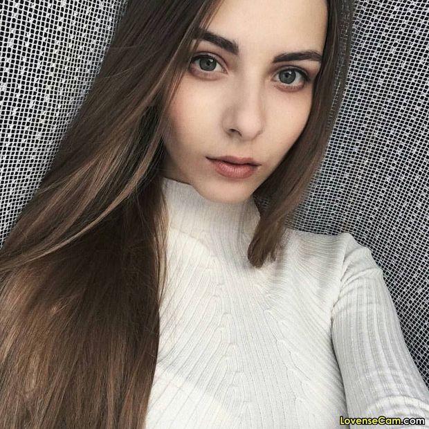 That hot babe looks so sexy