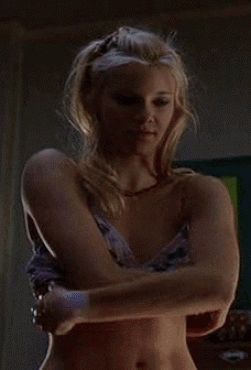 shy teen lift up her shirt to reveal her tities