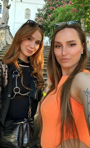 Threesome with sisters! ❤️ 2