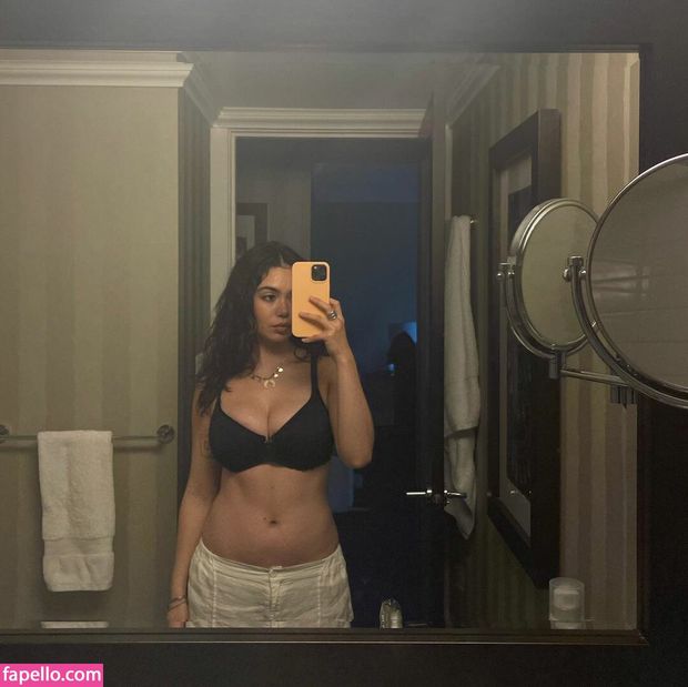 Aulii Cravalho bra