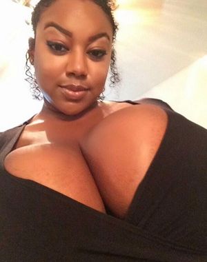 Ebony "queen" Diamond shows big saggy tits in dress