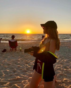 teasing pose, i'd love to fuck her there and then