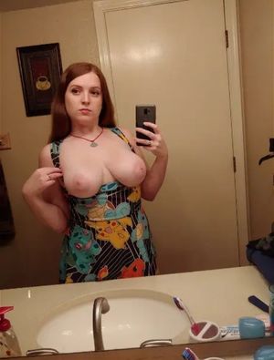 MyBosses Daughter owed me a favor from the office. This is how she let me know what the return favor will be.