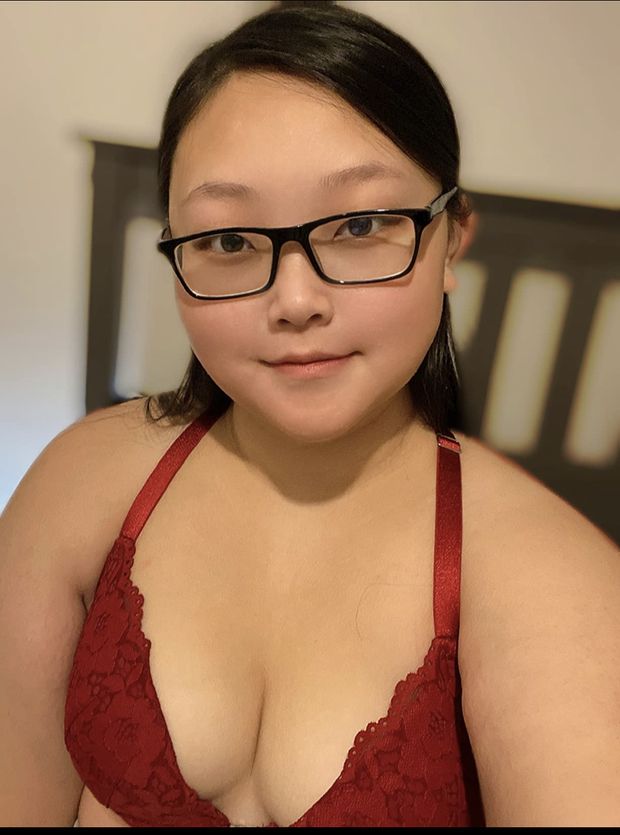 Innocent Asian in her bra.