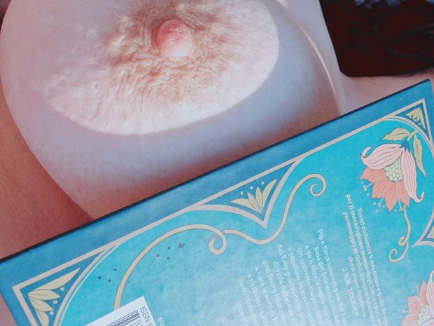 Readings boobs