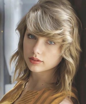 Taylor looks so innocent