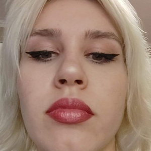 She looks like she wants cum on her face