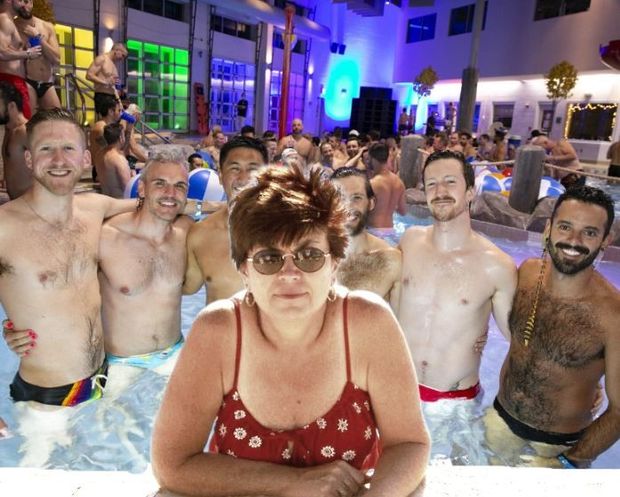 A younger, brunette Sandy Ward in a pool full of horny men.