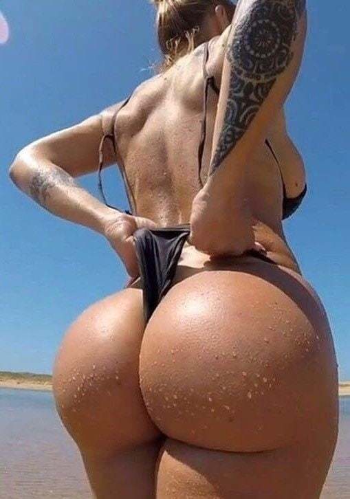 Big and beautiful wet ass