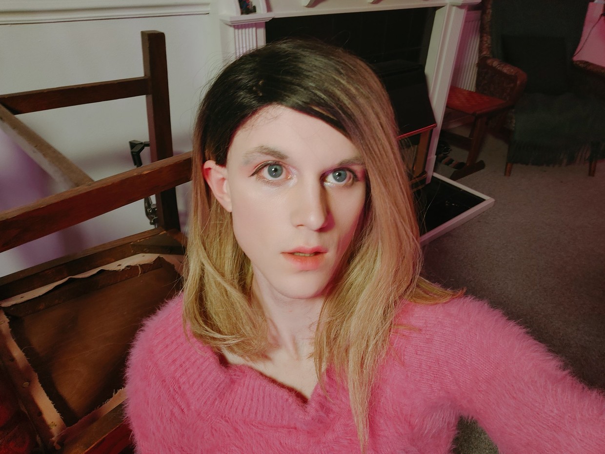 Transfem taking her first steps