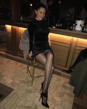 Her legs barely fit a photo frame