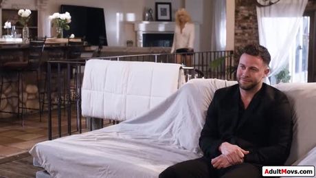 Busty Ivy Wolfe roleplays sexy realtor