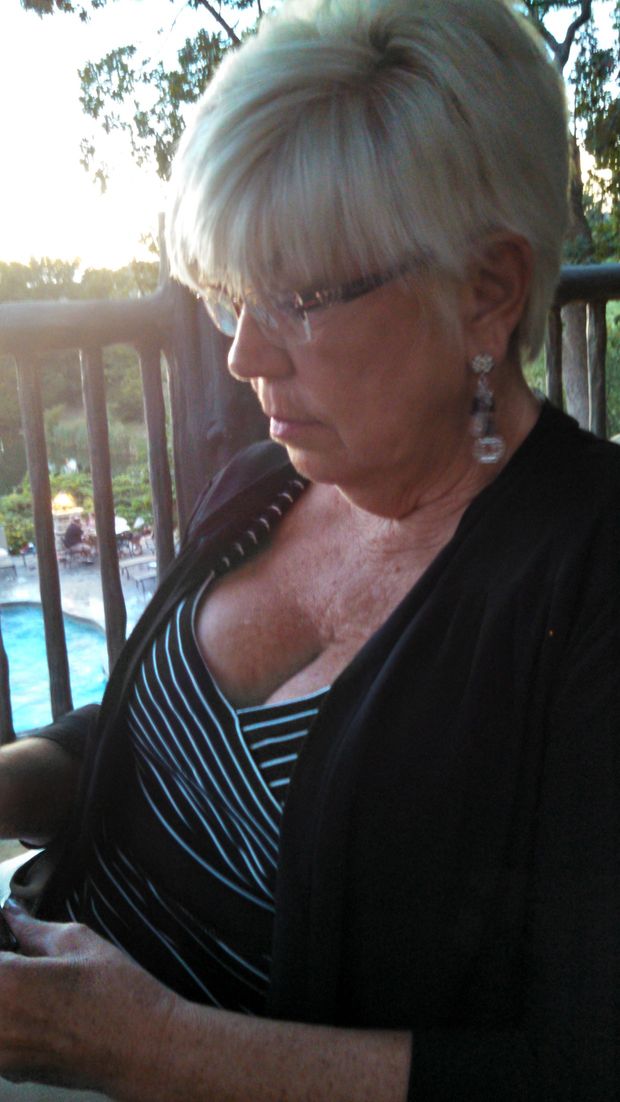 Sandy Ward at public dinner showing cleavage.