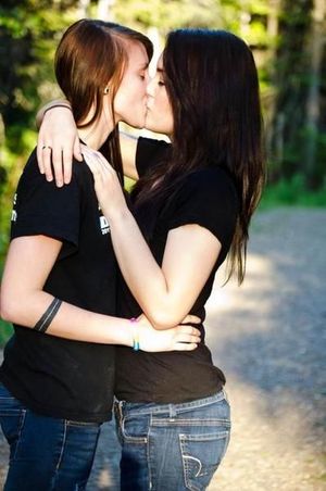 Lesbians in black top and jean kissing