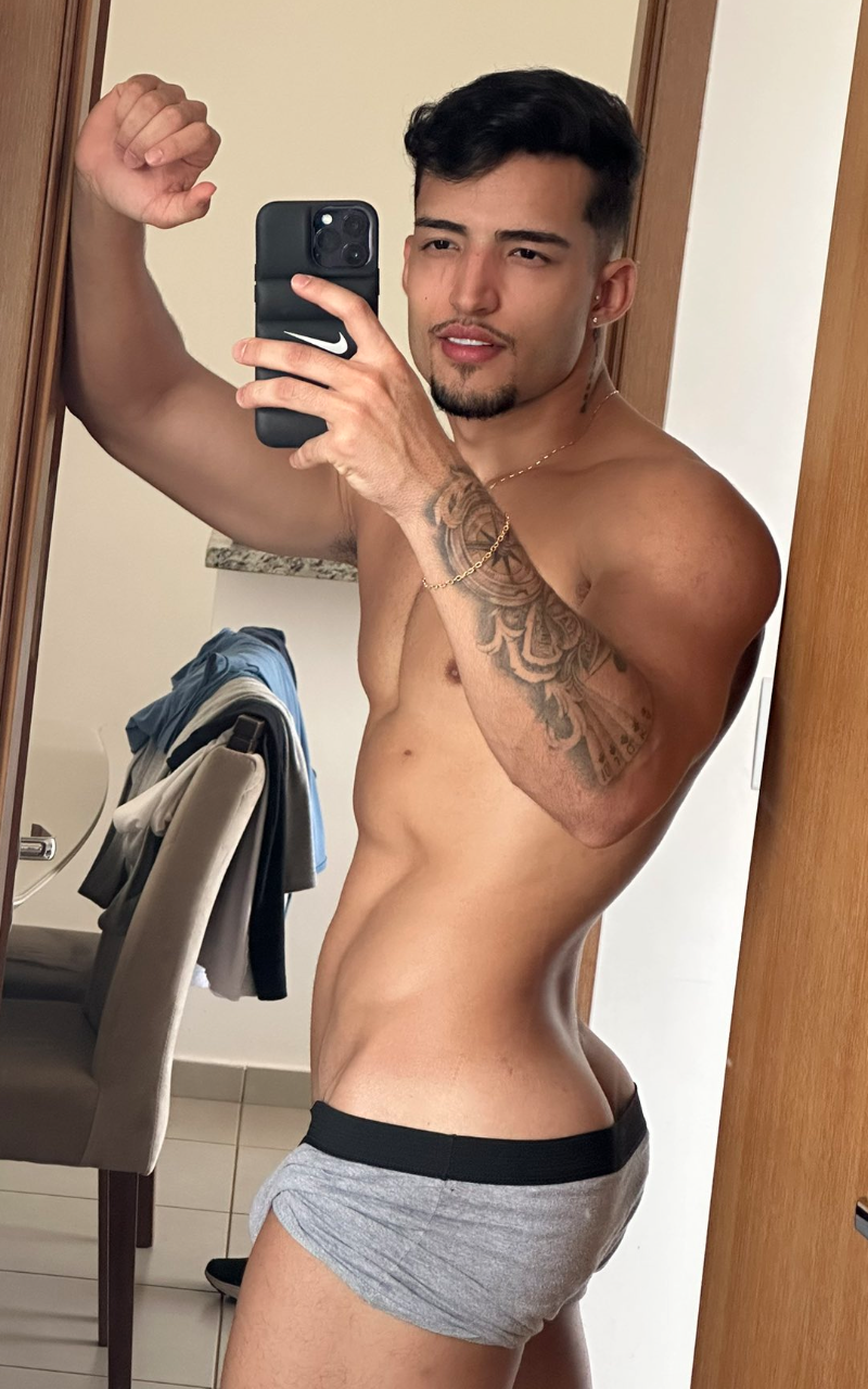 Boyshorts selfie