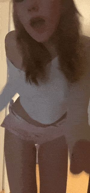 Please anyone knows whos this beauty