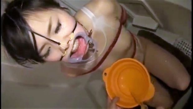 spread her mouth to fill her throat