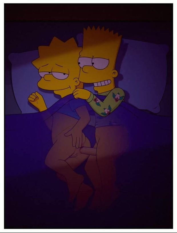Lisa dándole el culo a su hermanito