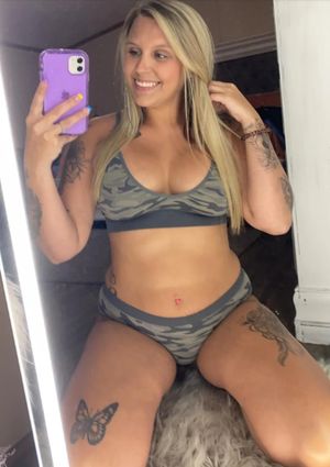 hot body milf in camo undies
