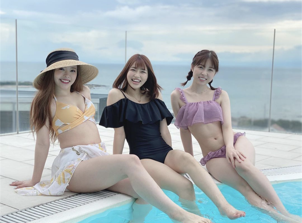 Beach babes