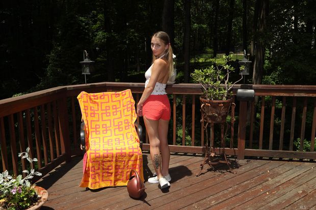 Naughty GF: Casual Ass (Shorts)