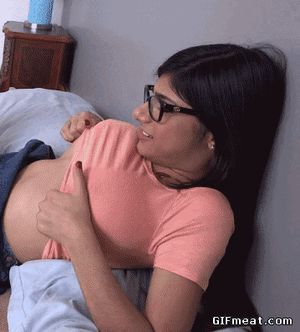 Mia Khalifa showing her tits