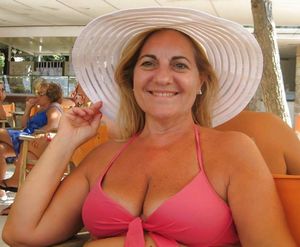 think she knows the only reason for the photo are those delicious mom-breasts?