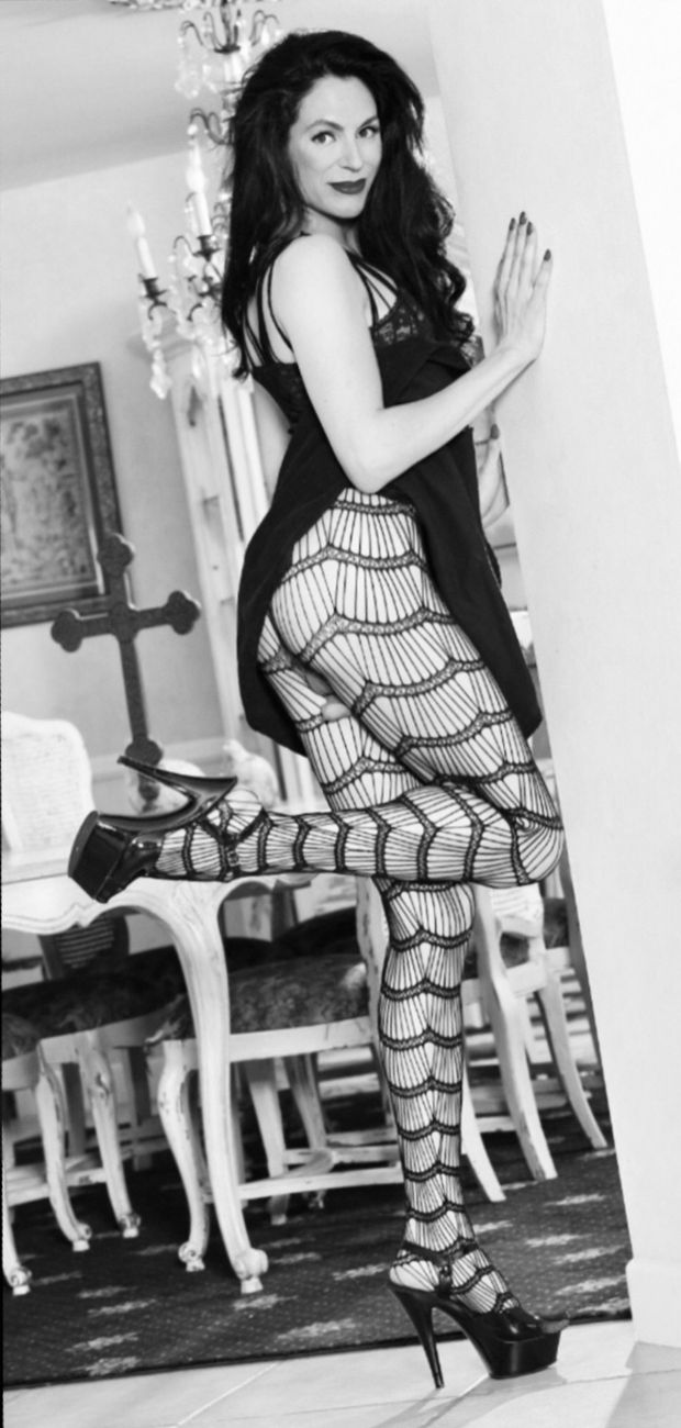 Sexy brunette Tgirl