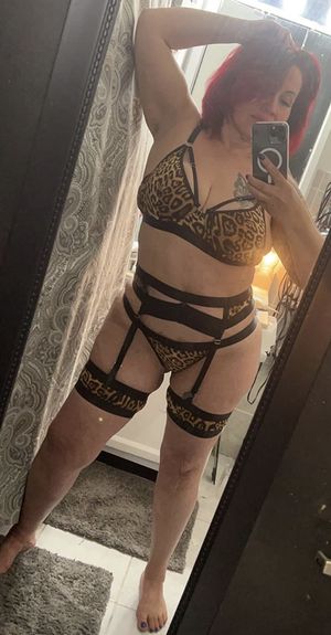 Thick bitch being a slut