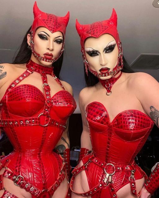 2 sexy red devils .