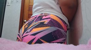 Minha mais nova putinha Lelê mandou foto da sua bunda antes de ir para academia se exibindo bem gostoso para mim