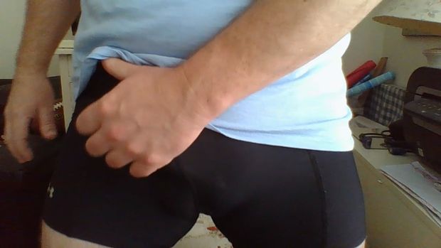 I'm a kinky divorced daddy into sluts, MMF, group sex, gangbangs, and having cool jerk off buds.