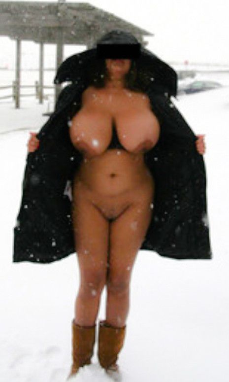mature huge tits curvy mombod flashing in snow