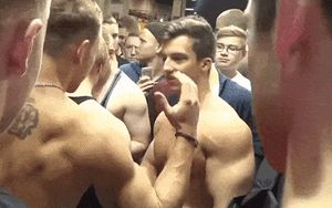 dos potencias se saludan